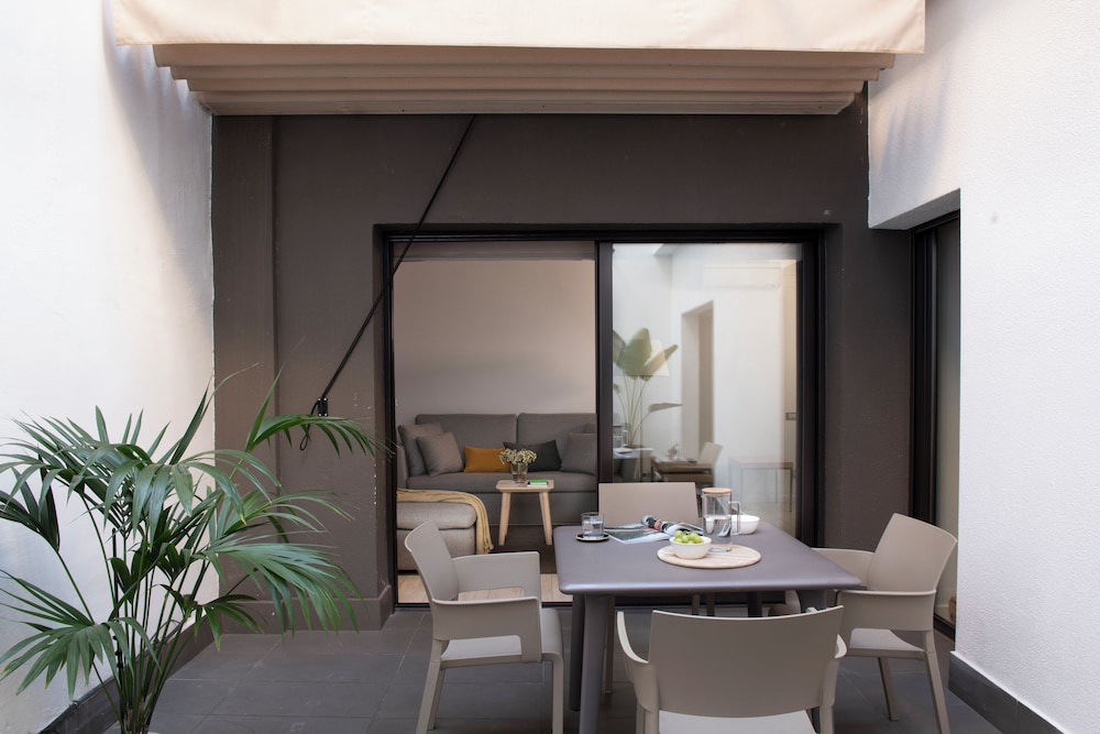 Eric Vokel Bcn Suites 32/51