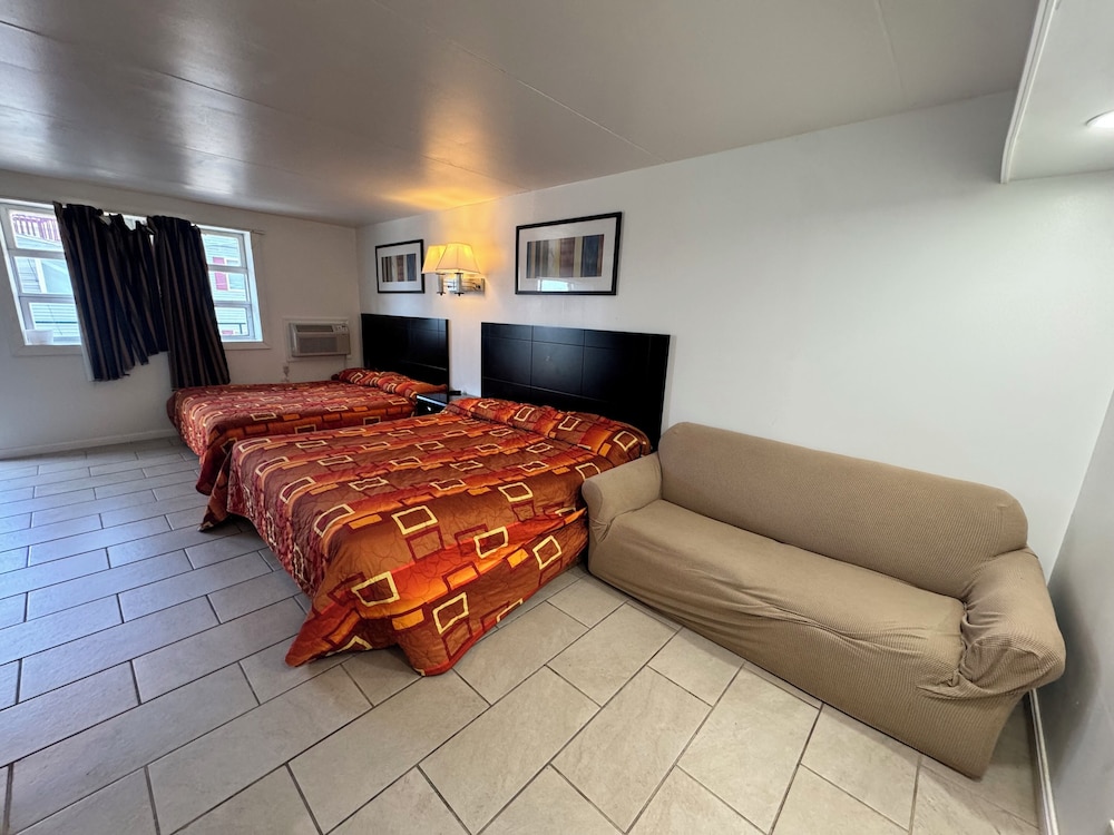 Skyview Manor Motel 44/54