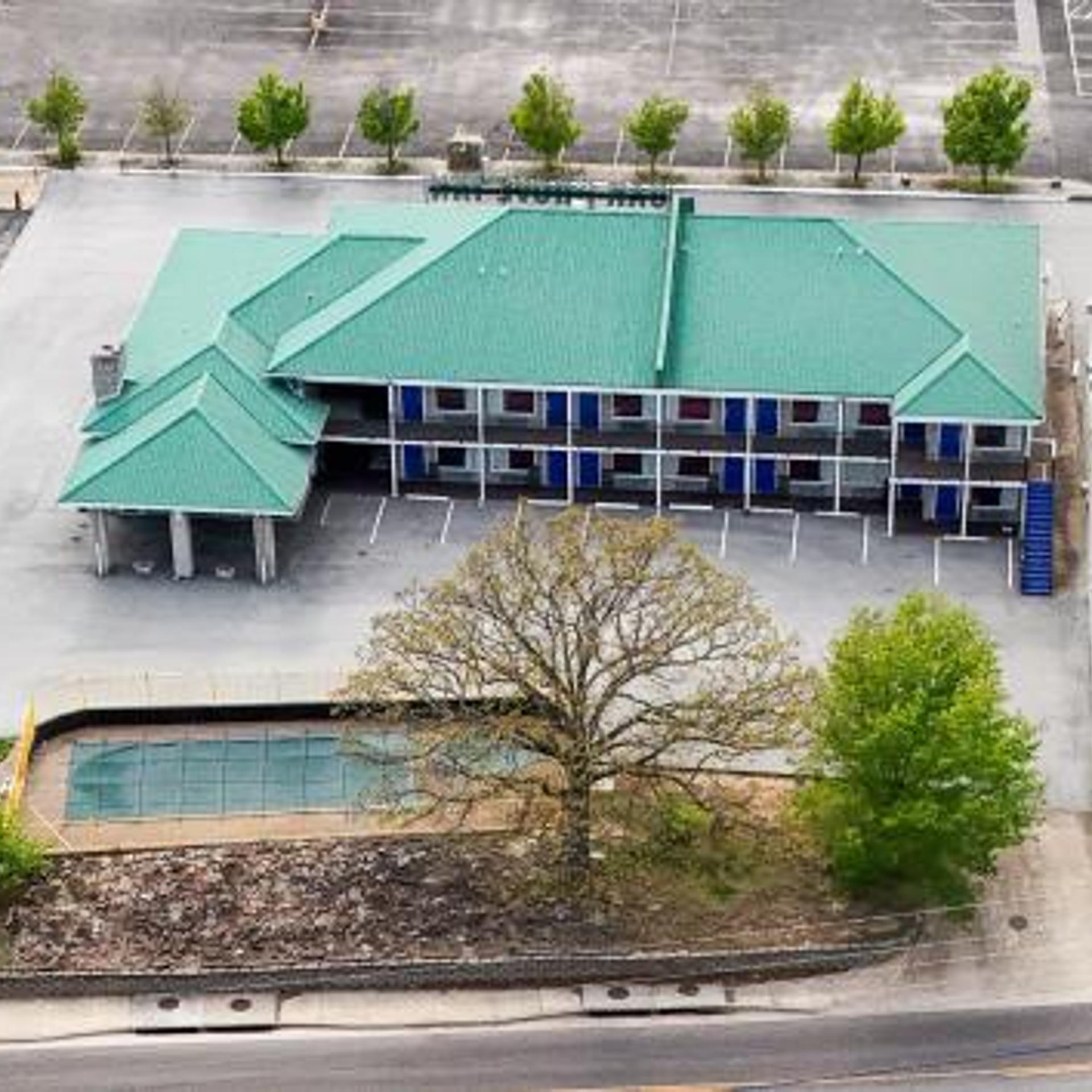 Oak Grove Inn 6/50