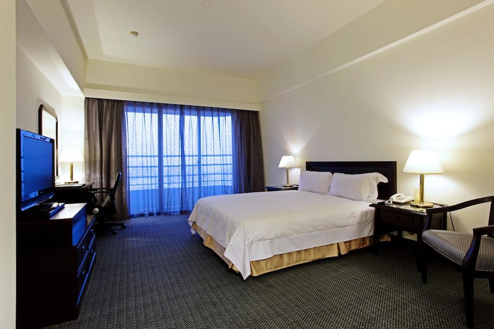 Metro Hotel 9/37