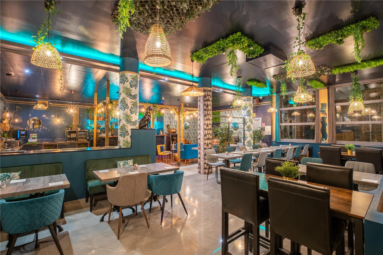 restaurant cafeteria