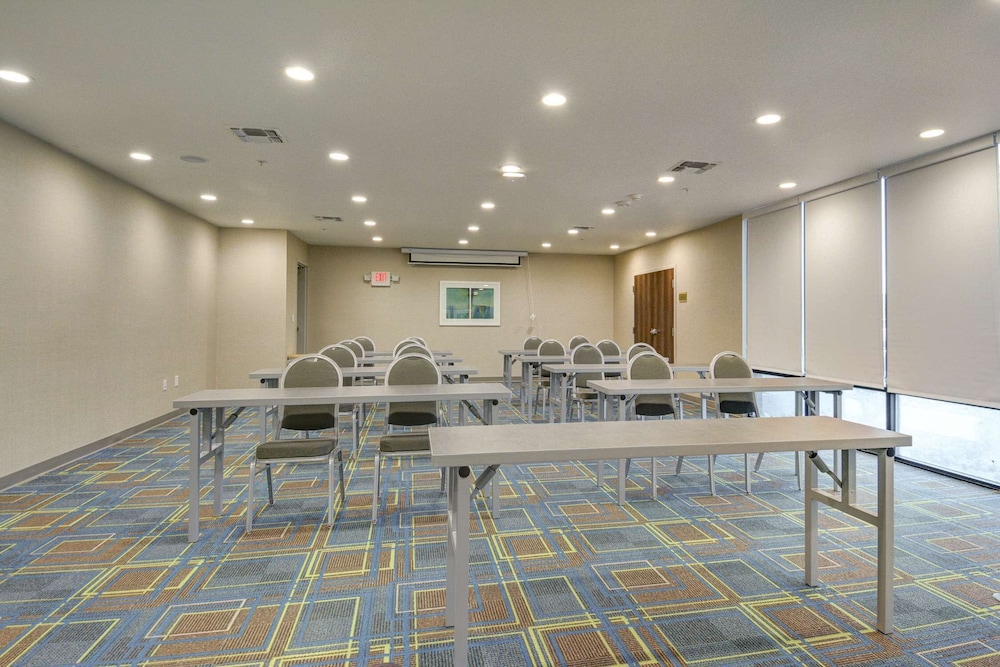 Home2 Suites By Hilton Irving / Dfw Airport North 53/63