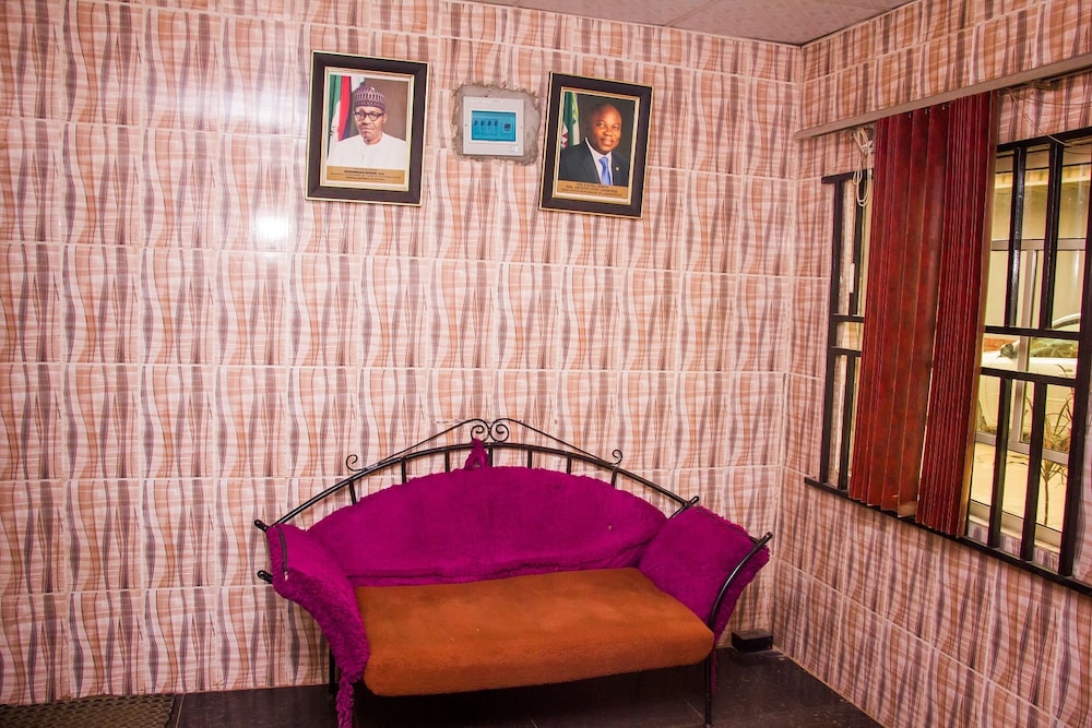 Duckland Hotel And Suites Ltd 18/26