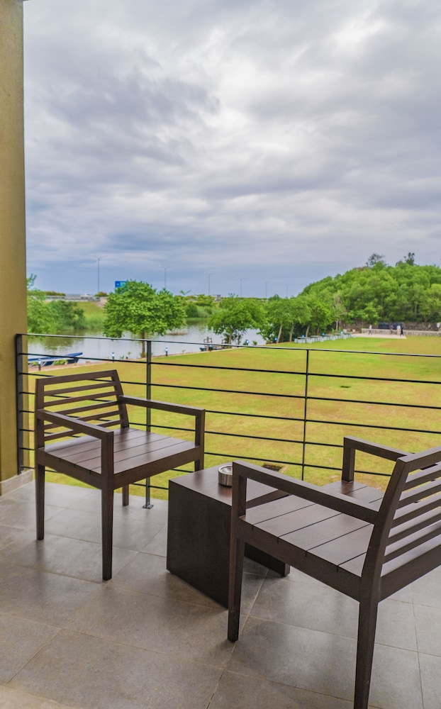 Amora Lagoon 44/50