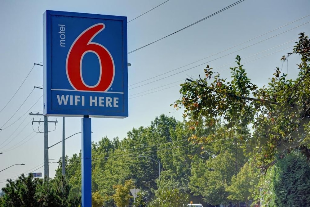 Motel6 Springfield, OR - Eugene North 8/49