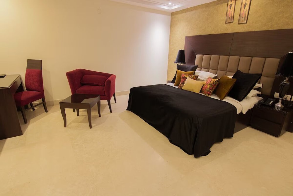 Hotel Sai Miracle 38/47