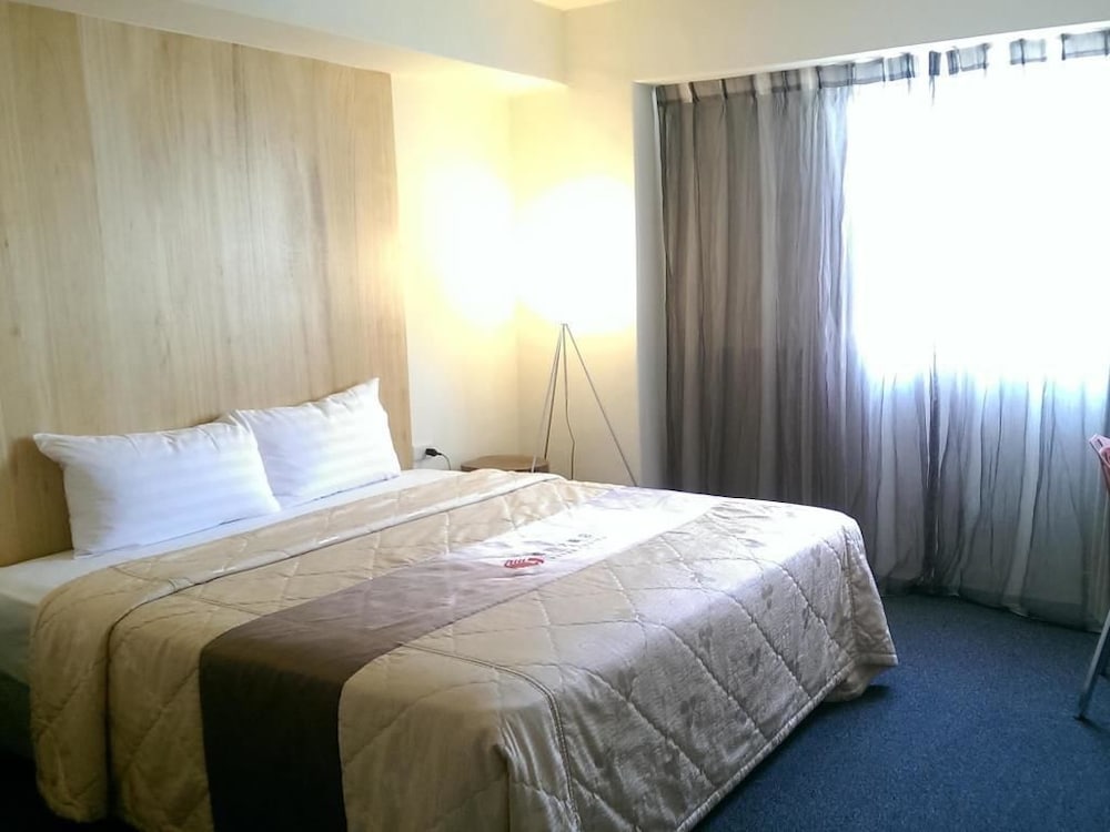 River Hotel 11/45
