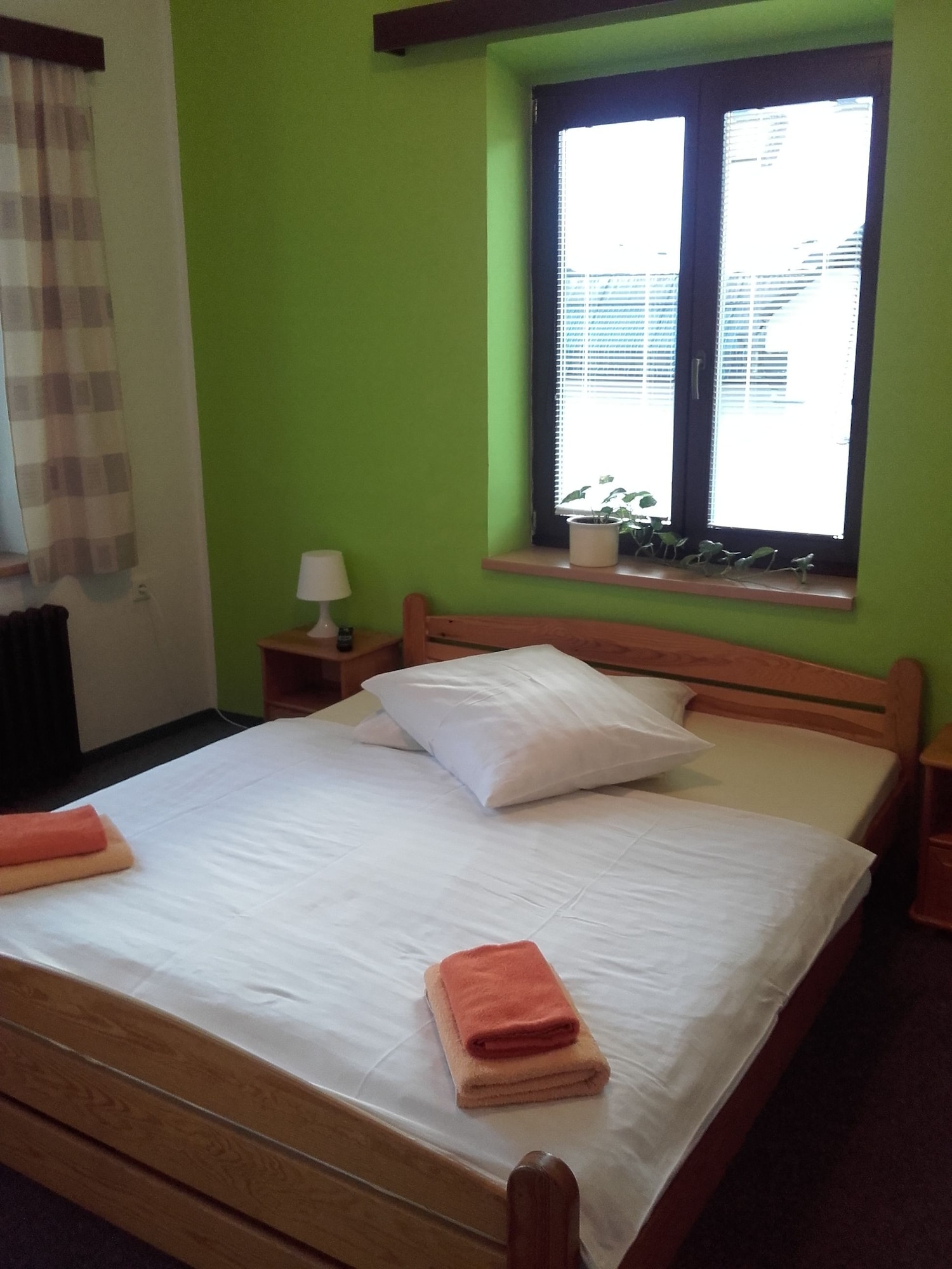 ROOM, DOUBLE BED