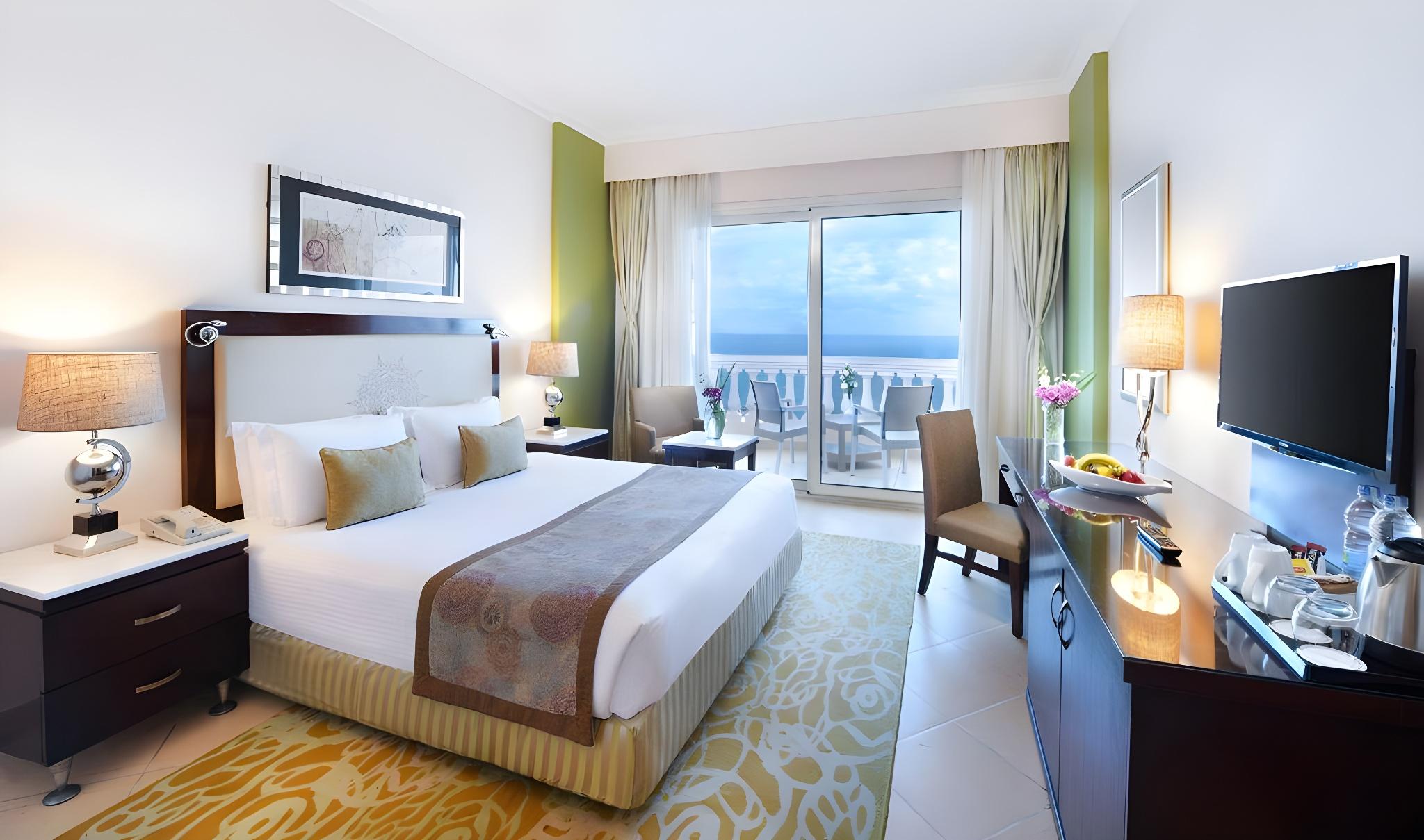 Deluxe, Sea Front