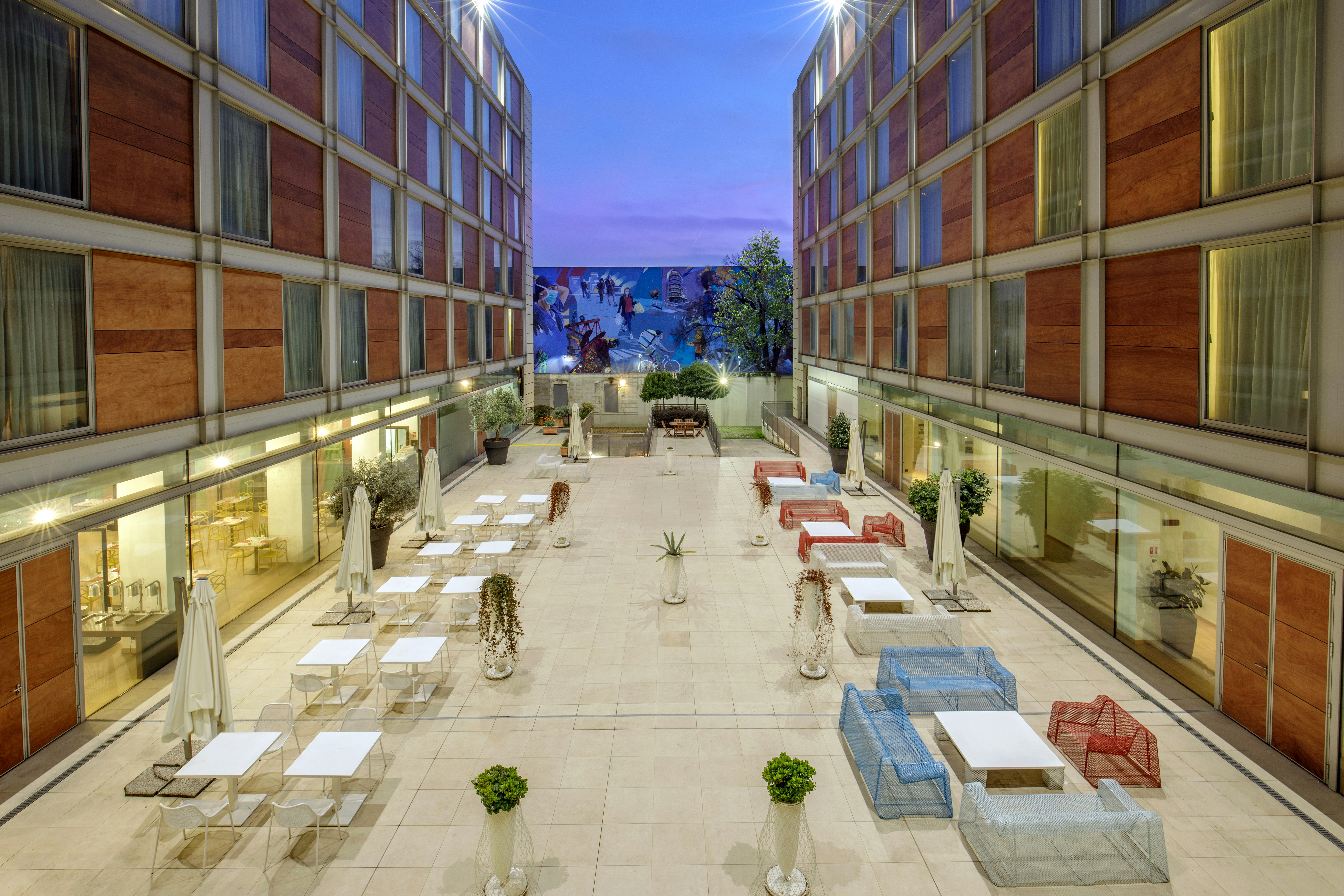 DOUBLETREE BY HILTON MILAN 82/83
