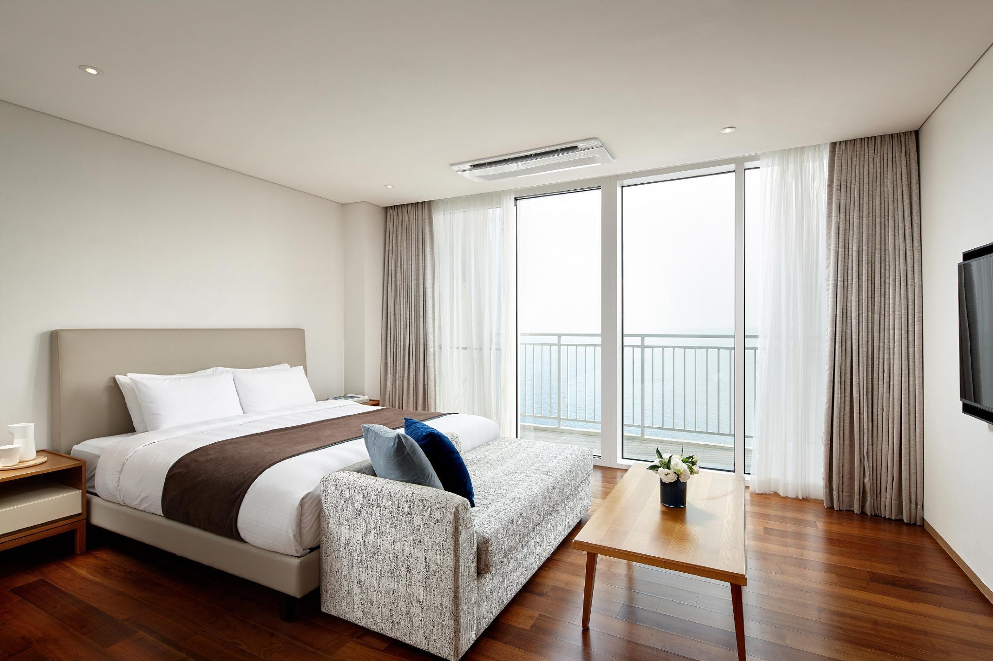 2 Bedrooms, Suite