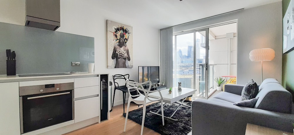 Avant Garde Apartments By Squa.Re 24/43