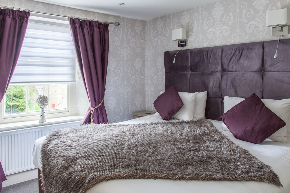 DELUXE, KING BED