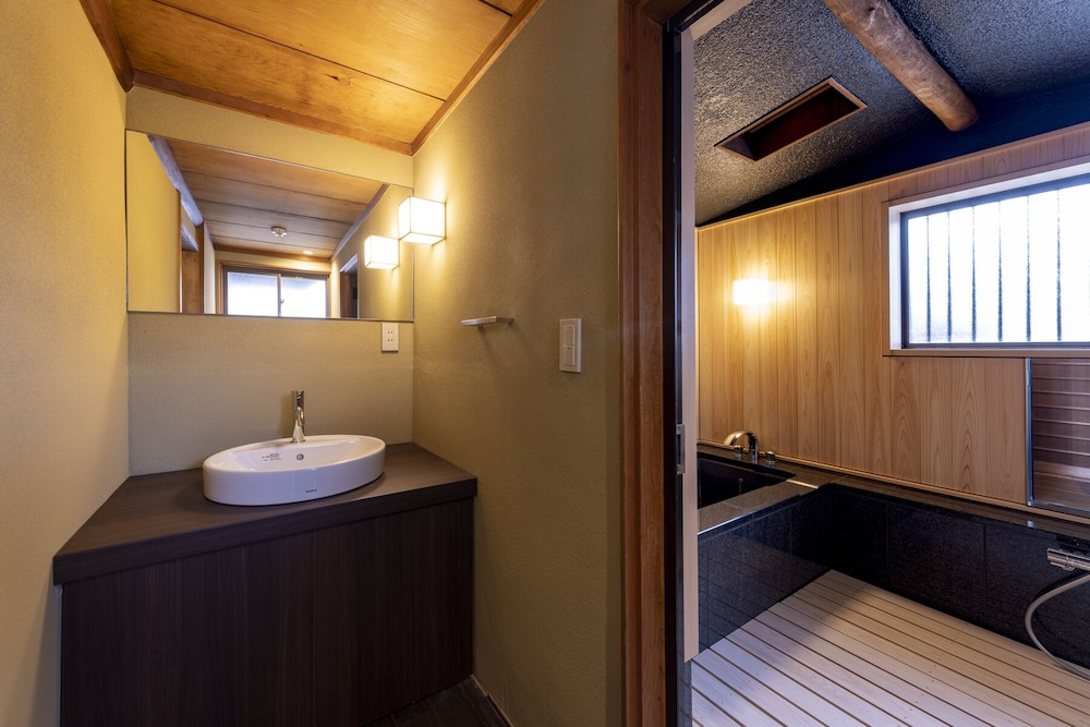 ROOM, ANNEX