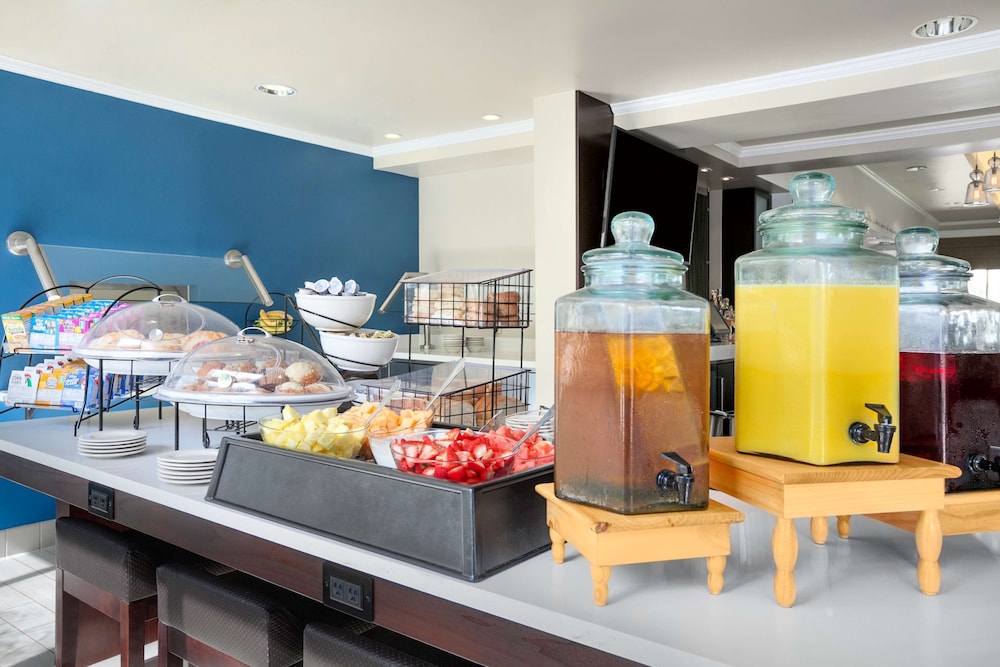 Hilton Garden Inn Anaheim Garden Grove 25/41
