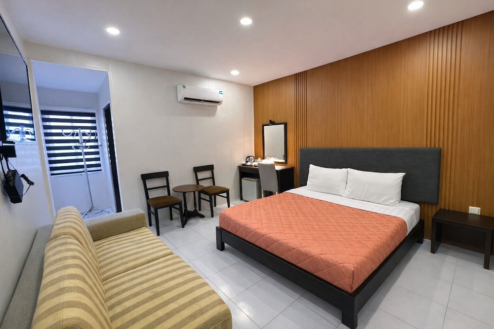 Holiday Hotel 32/59