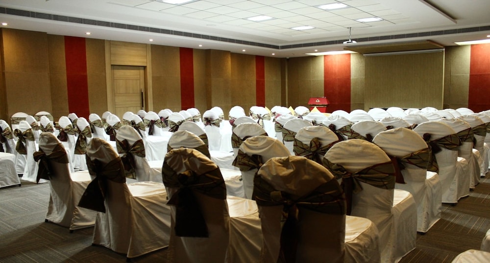 Nidhivan Sarovar Portico Vrindavan 50/58