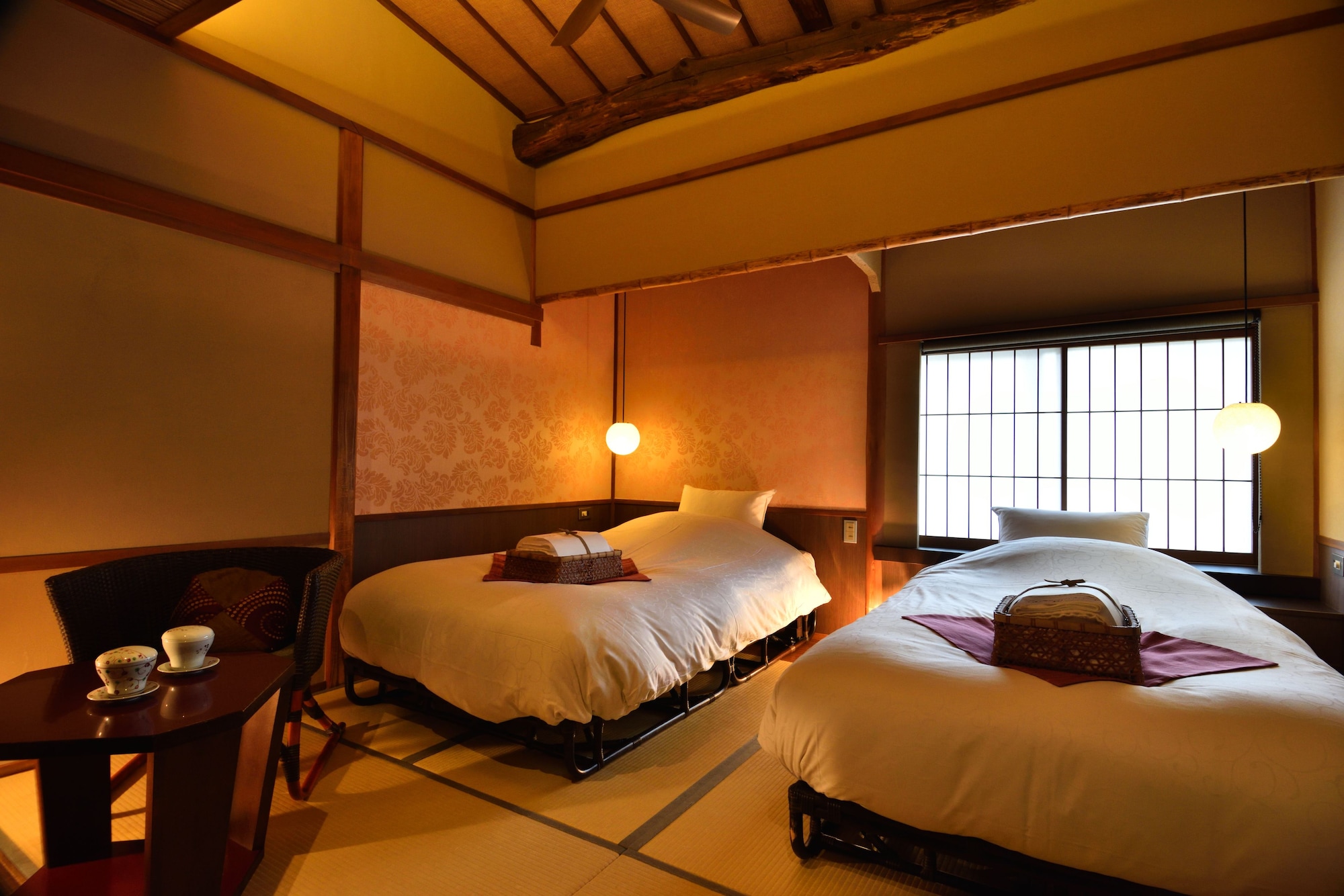 USUBENI, TWIN BEDS