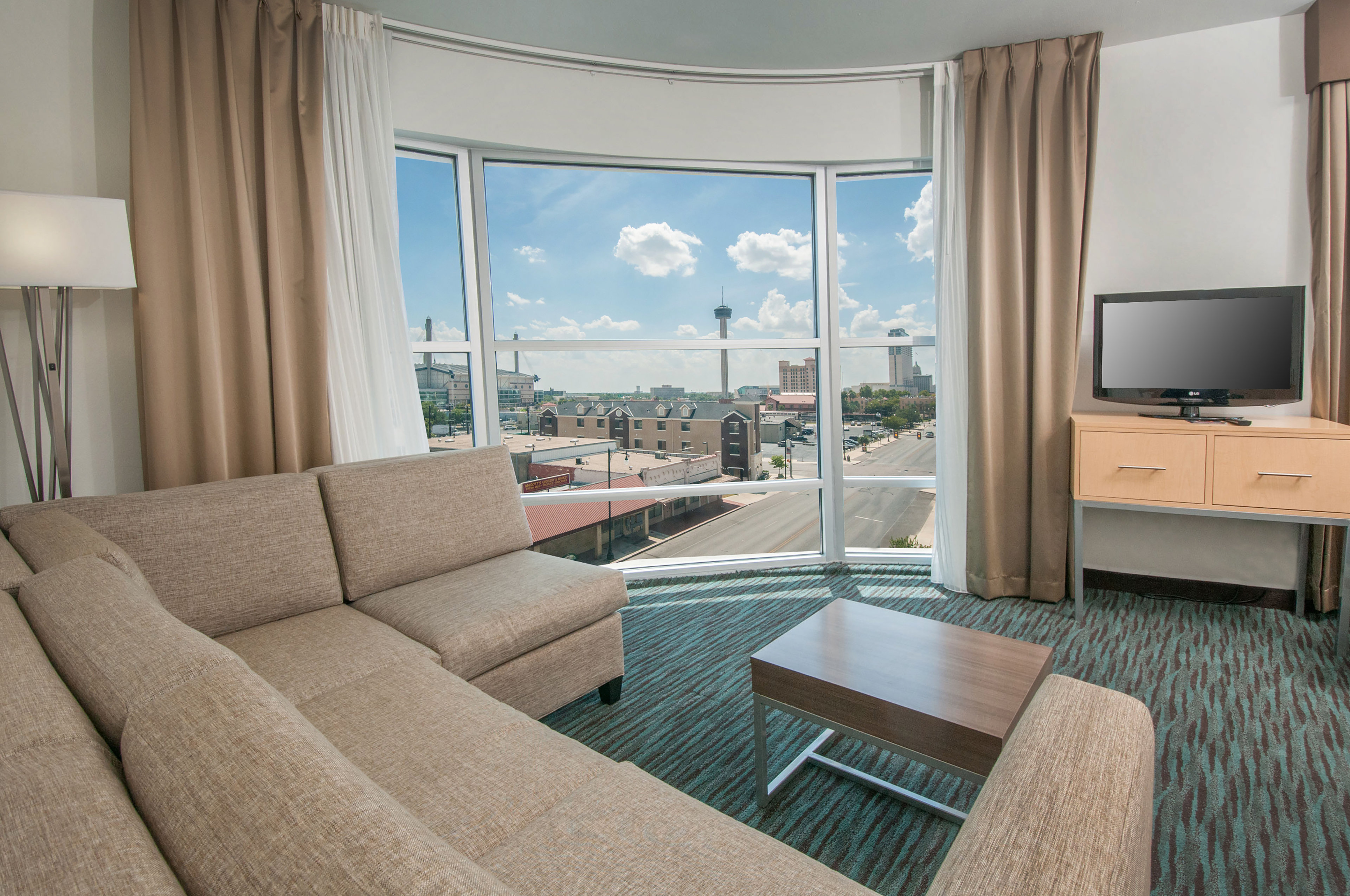 Holiday Inn Express & Suites San Antonio Rivercenter Area, an IHG Hotel 27/50