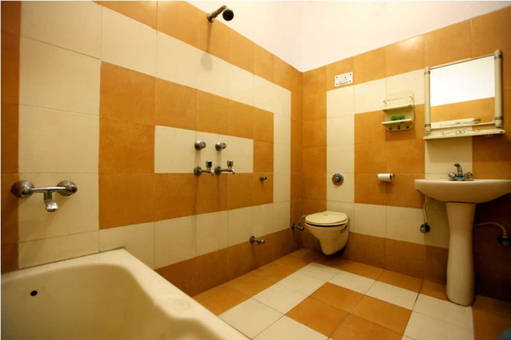 HOTEL AIRPORT INN 34/46
