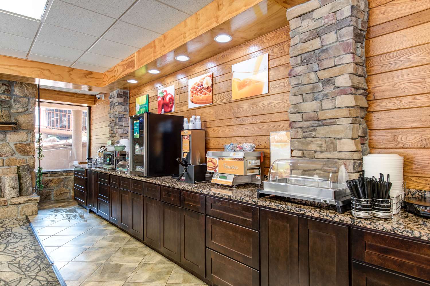 Quality Inn Creekside - Downtown Gatlinburg 10/45