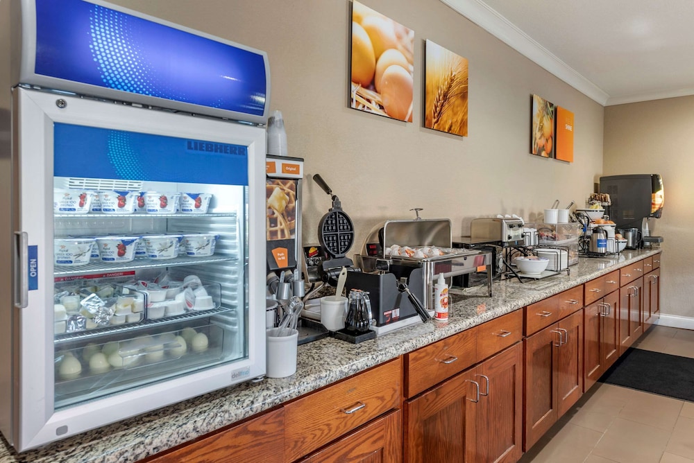 Comfort Inn & Suites Muncie Near University 24/24