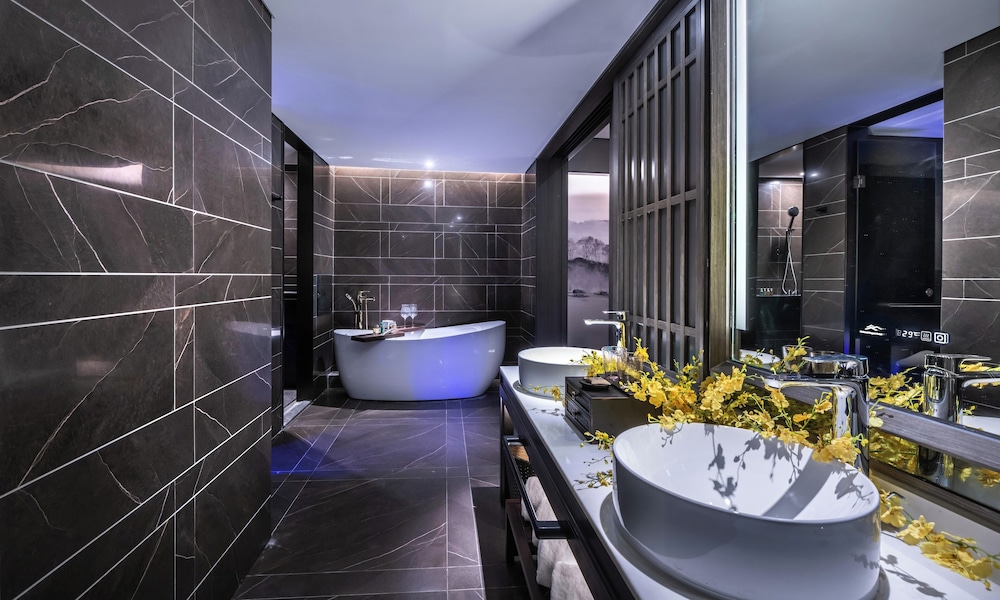 Elegant Hotel (Zhujiang New Town Canton Tower) 42/48