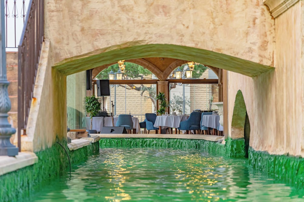 Al Habtoor Grand Hotel Beirut 47/50