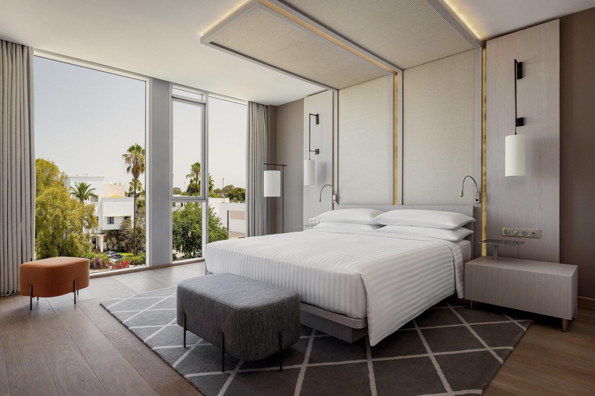 Executive, Suite