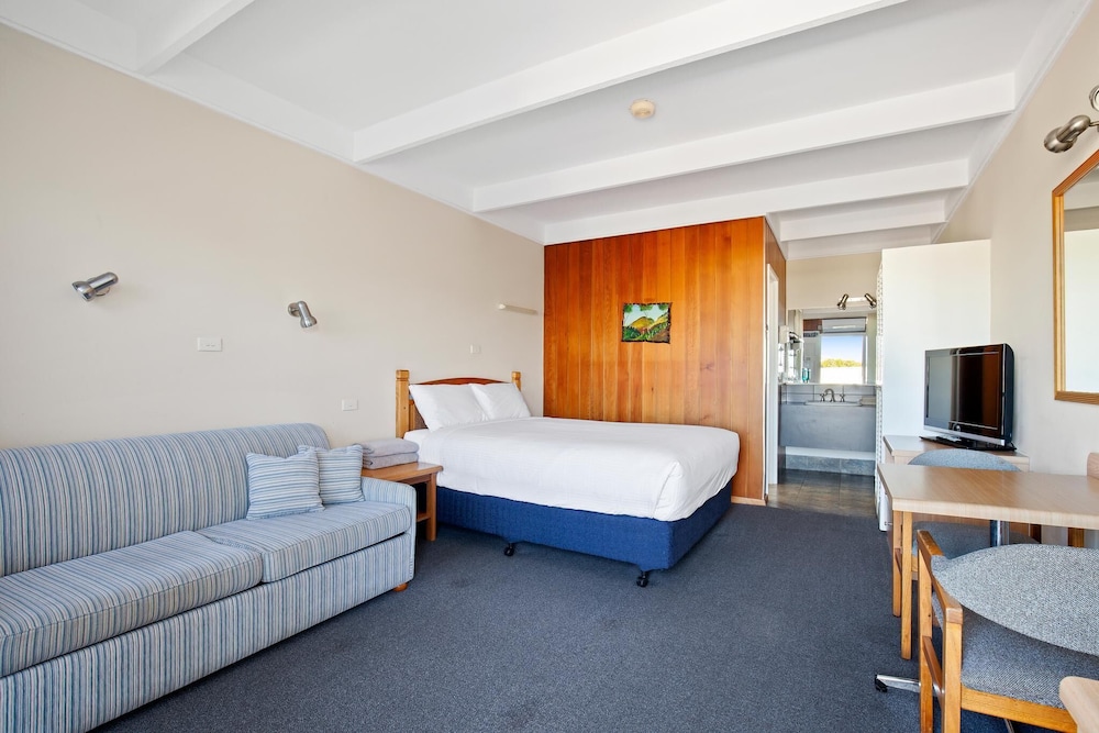 BANJO PATERSON MOTOR INN 10/50