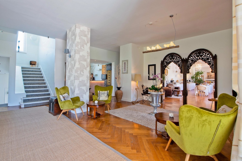 La Villa Cap D Antibes 57/77