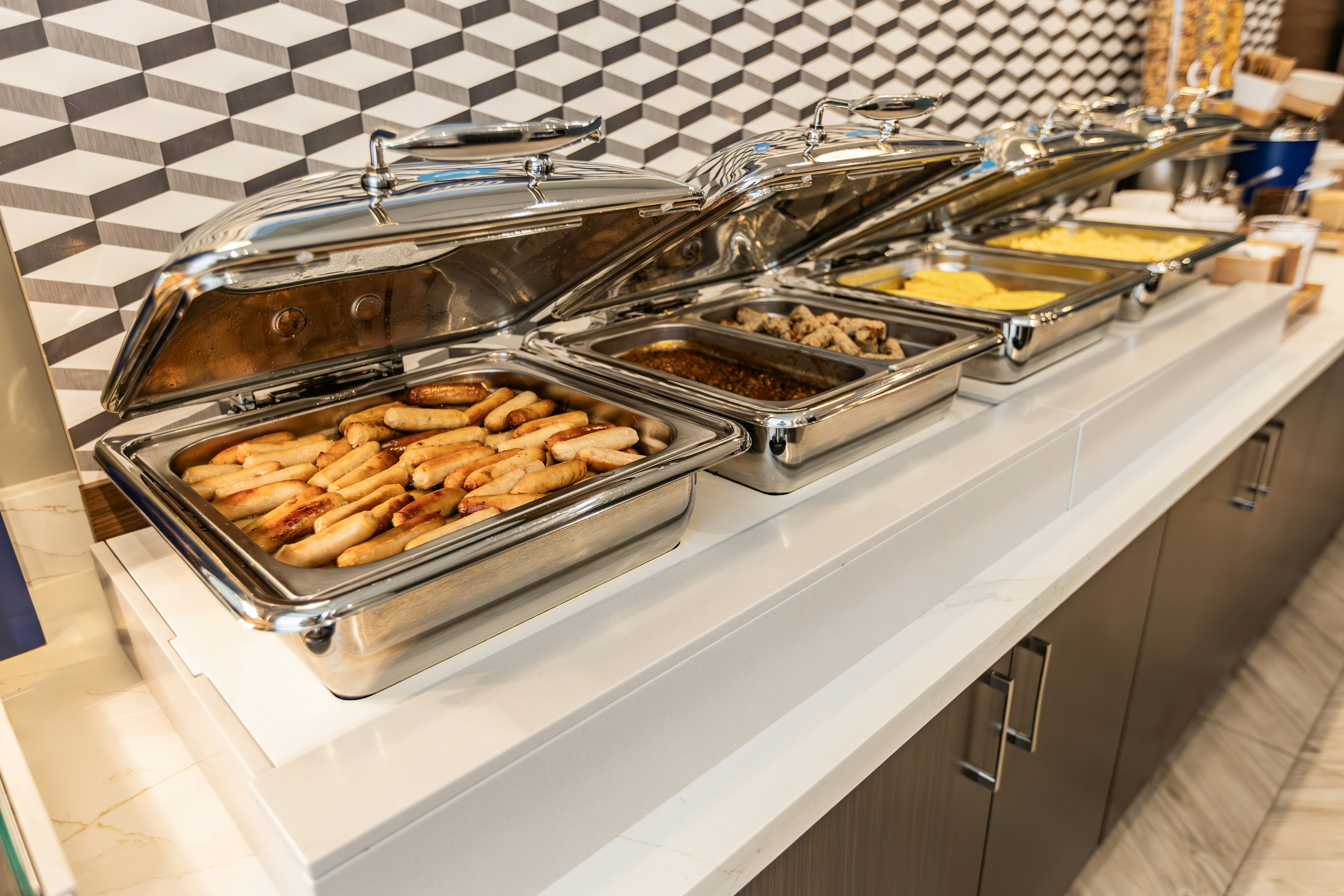 Holiday Inn Express & Suites Toronto Airport South 20/50