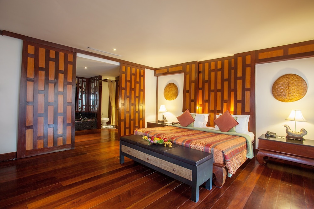 POOL, SUITE