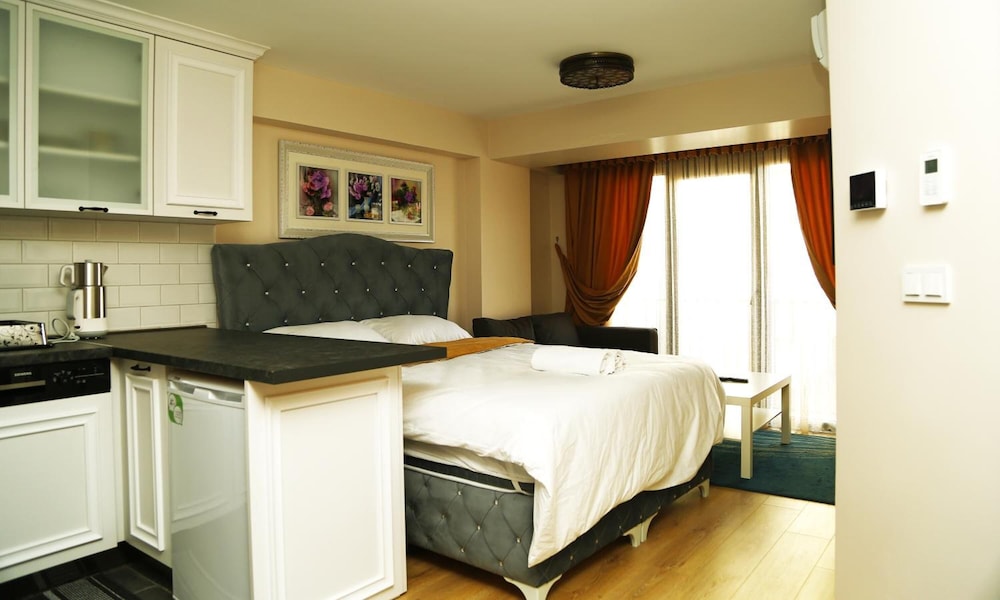 Luxx Suite 11/40