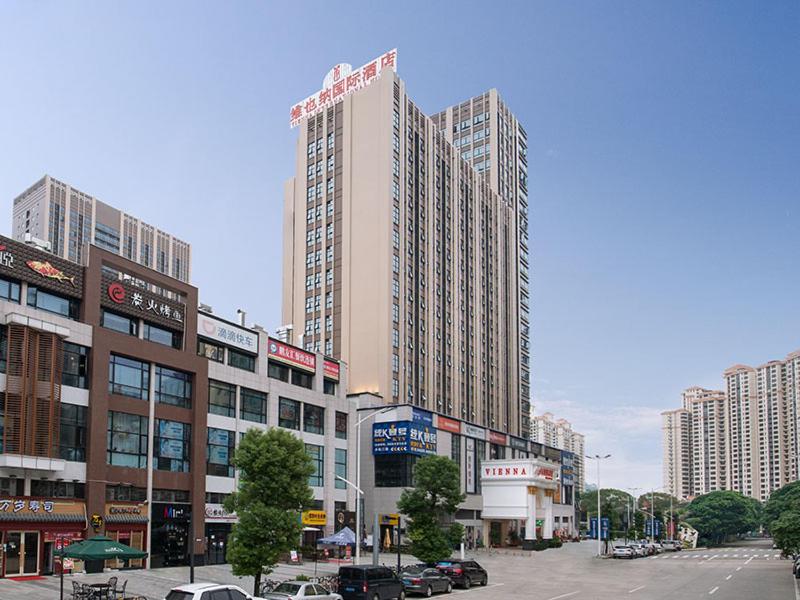 Vienna International Hotel (Dongguan Shilong Huixing Business Center) 2/17