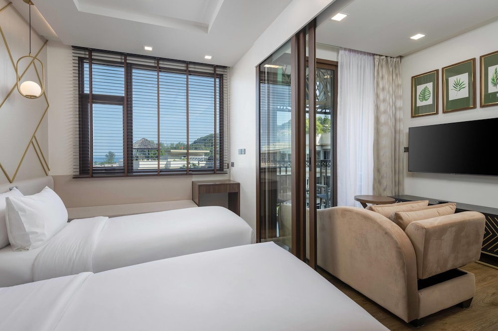 DELUXE, SINGLE BED