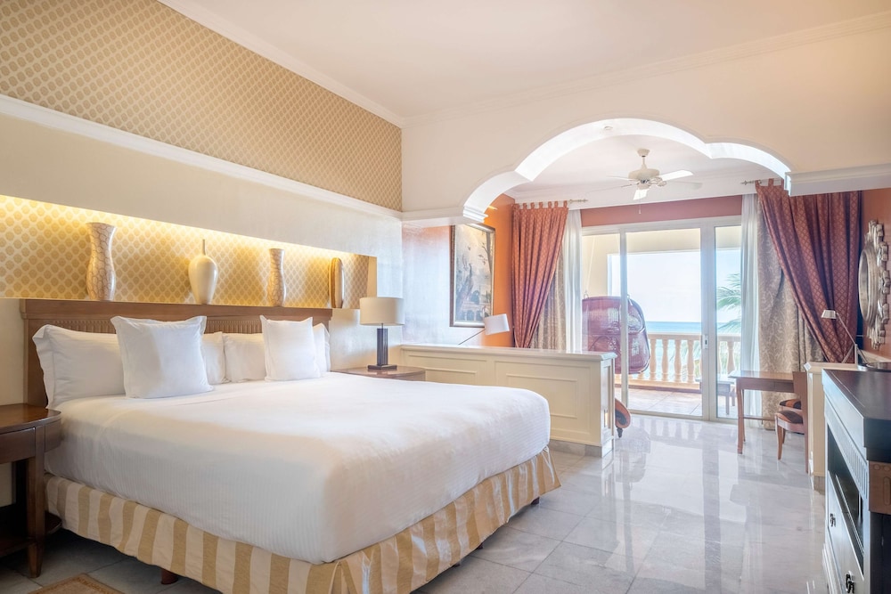 Suite, 2 Double Beds, Ocean Front, Butler, Corner