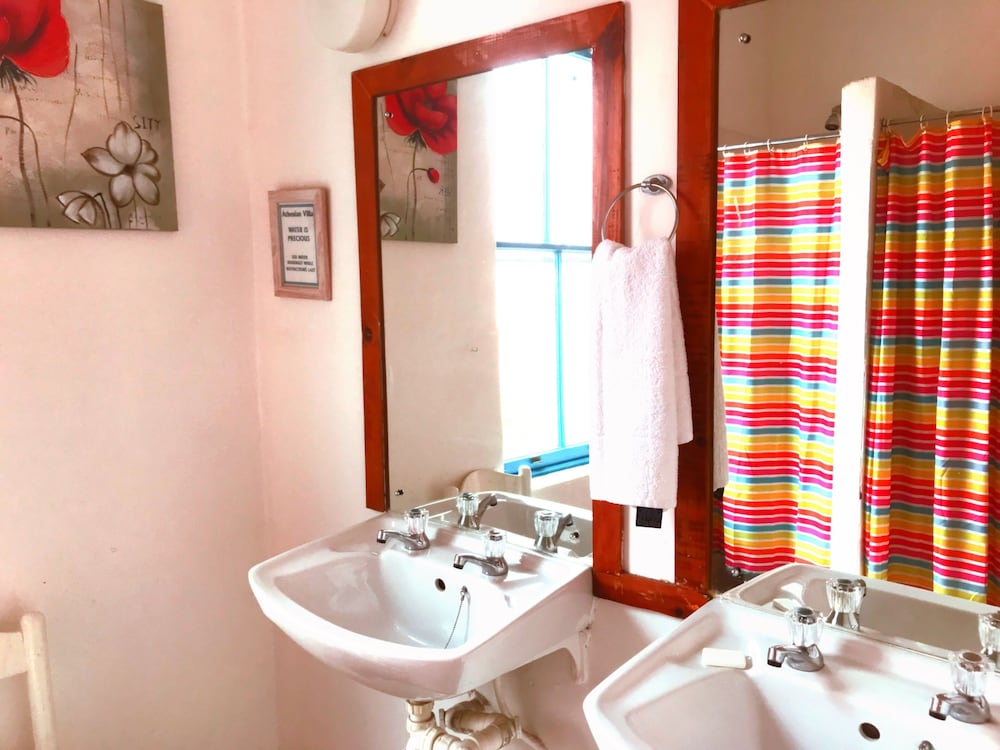 Athenian Villa 46/50