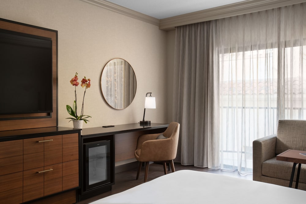 Hyatt Regency Westlake 25/67