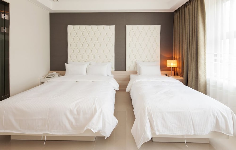 Premiers Hotel 29/63