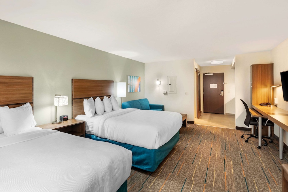 Suite, 2 Queen Beds, Sofa