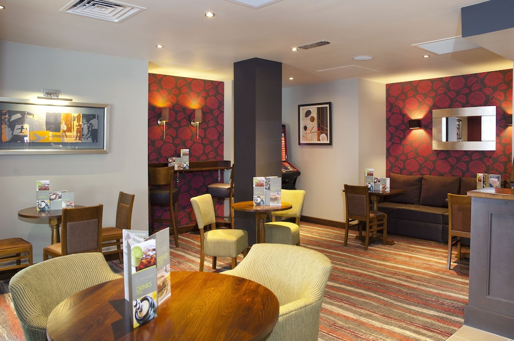 Premier Inn Camberley 27/32