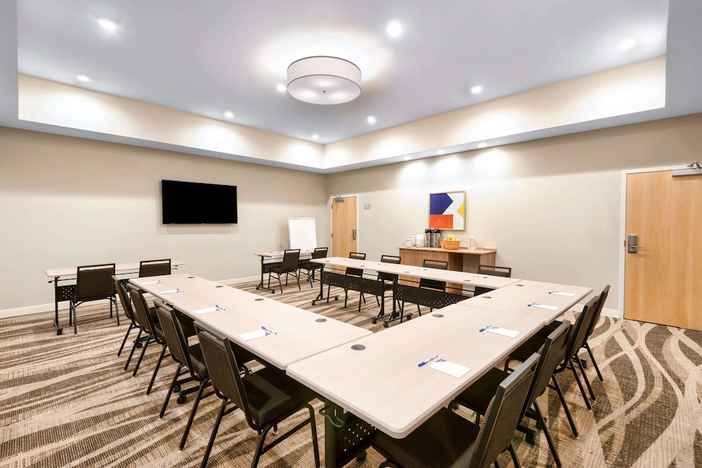 Microtel Inn and Suites by Wyndham Farmington 24/30