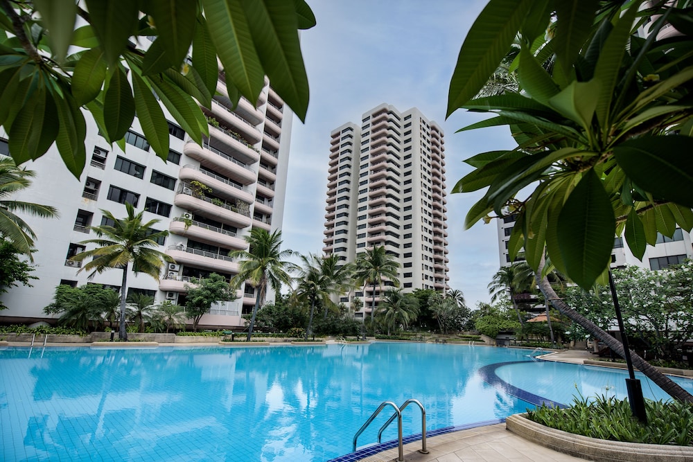 Riverine Place Hotel & Residence 70/72
