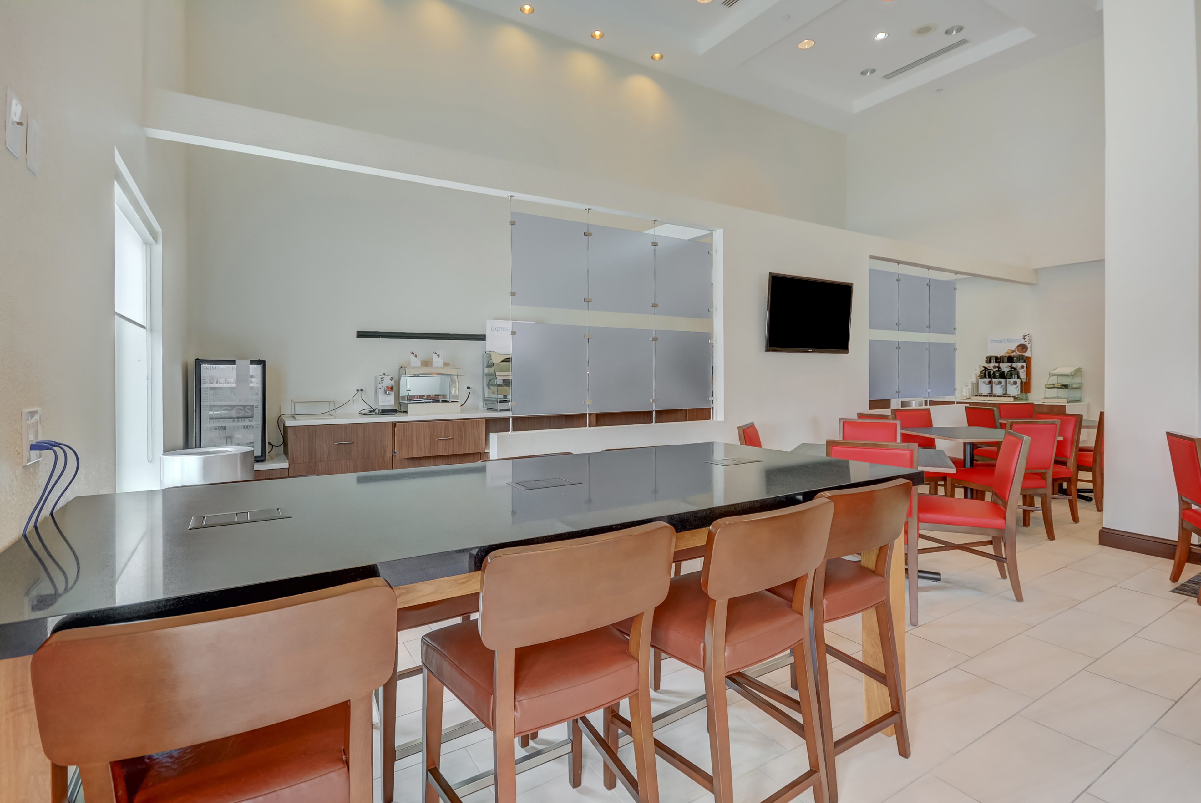Holiday Inn Express Hotel Suites Tampa Usf Busch Gardens 52/70