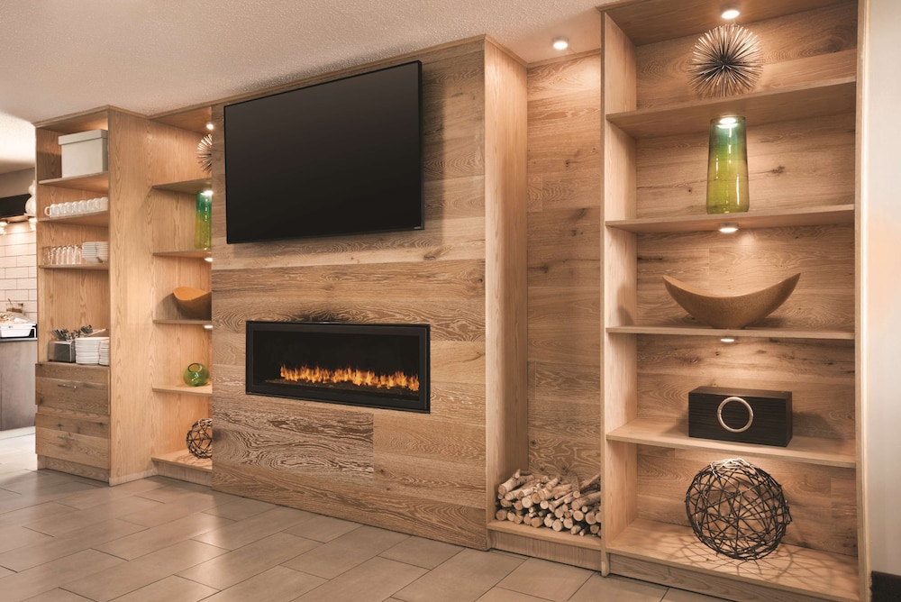 Country Inn & Suites by Radisson Indianapolis East 20/42