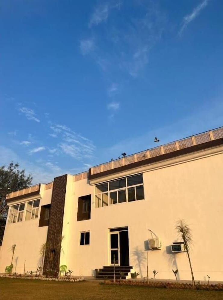 Ritumbraha Hotel & Resort 2/50