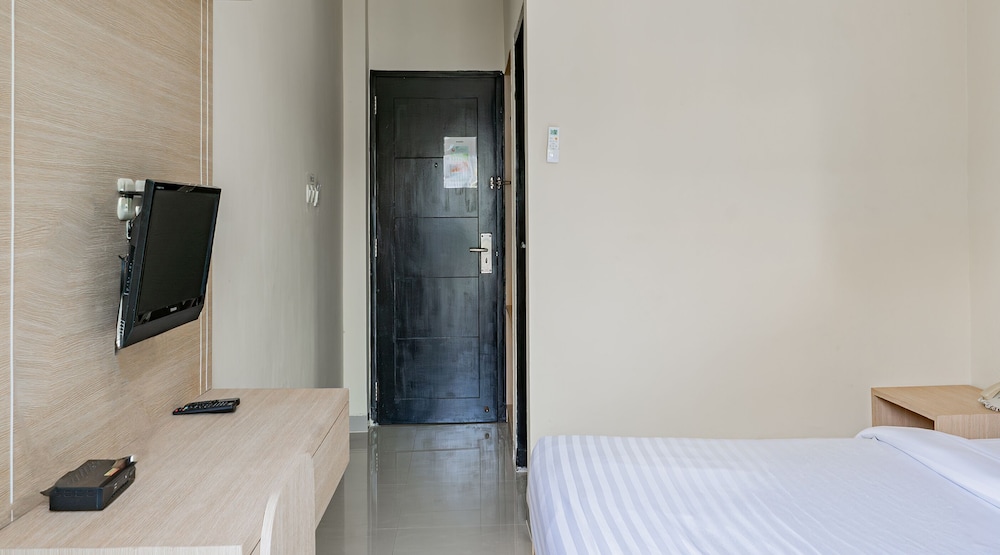 Super OYO 93765 Airport Kuta Bali Hotel 23/37