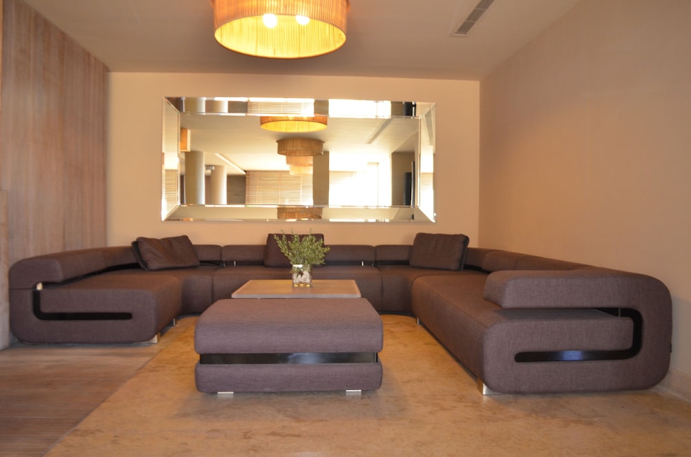 Aegeon Beach Hotel 25/50