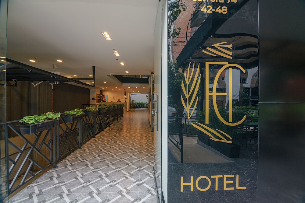 First Class Hotel 8/58